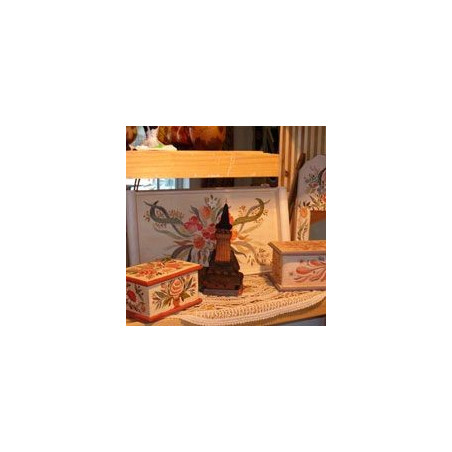 Casete, tava, oglinda, biserica in miniatura