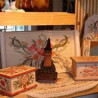 Casete, tava, oglinda, biserica in miniatura