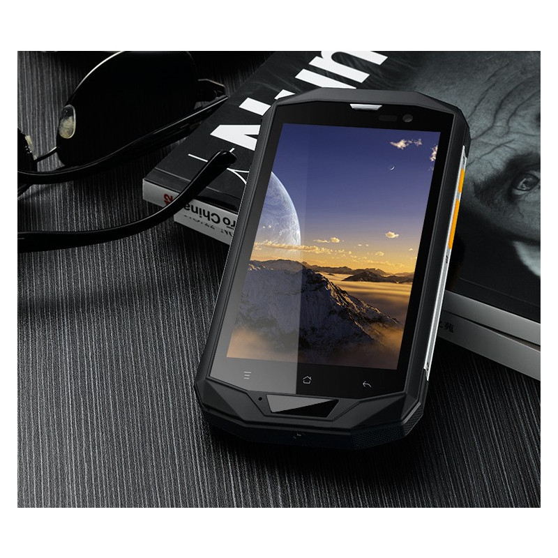 Telefon rezistent la apa si socuri Sonim M7