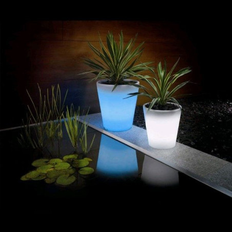 Ghiveci de flori luminos alb